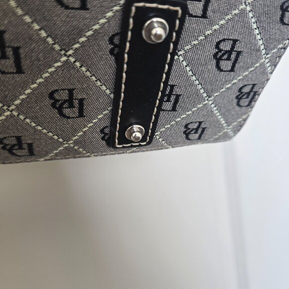 Dooney & Bourke purse - Picture 6 of 13